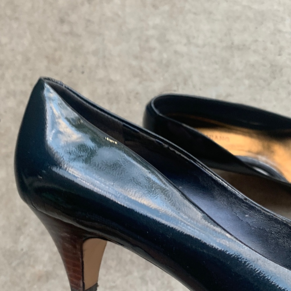 Arturo Chiang Black Patent Mid Heel Pumps